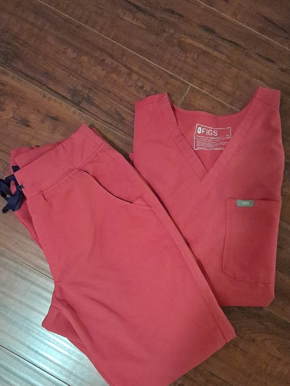 FIGS Hot Pink Catarina 1 Pocket/Zamora Jogger Set